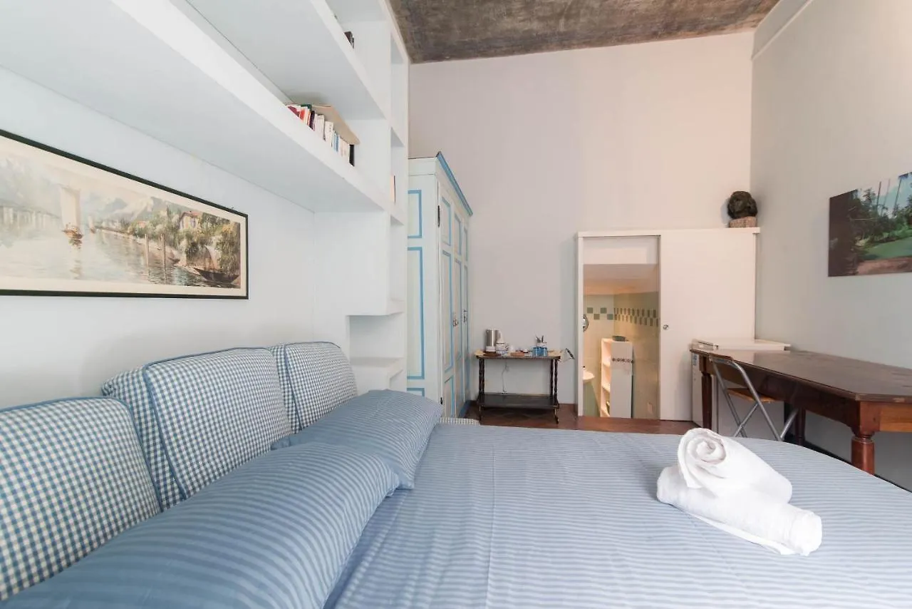 Room 34 - The House Of Travelers Como Italien
