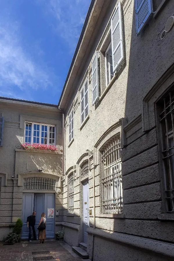 Room 34 - The House Of Travelers Como 0*,  Italien