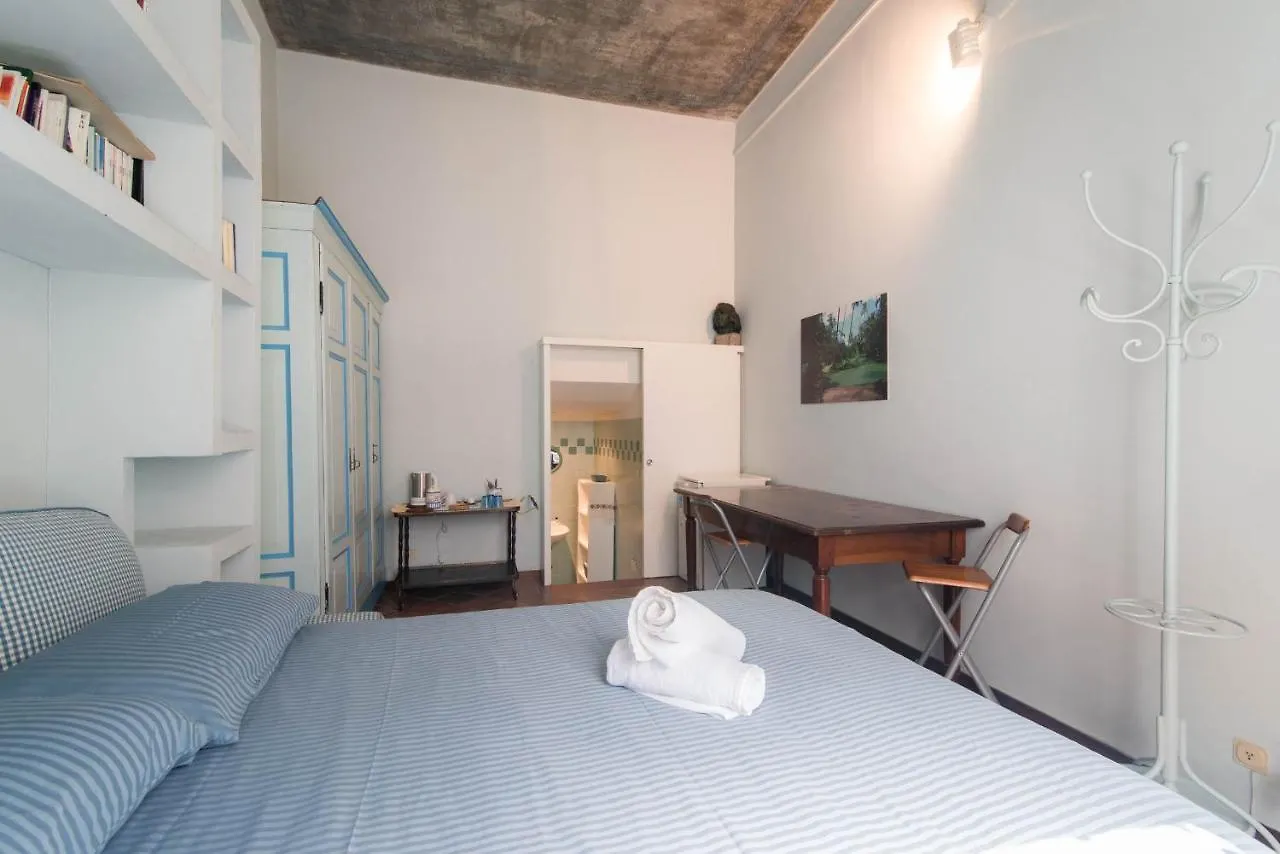 Room 34 - The House Of Travelers Como Italien